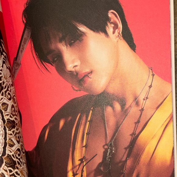 A.C.E. HJZM The Butterfly Fantasy Album Kpop with Bookmark and Stickers - Picture 4 of 8